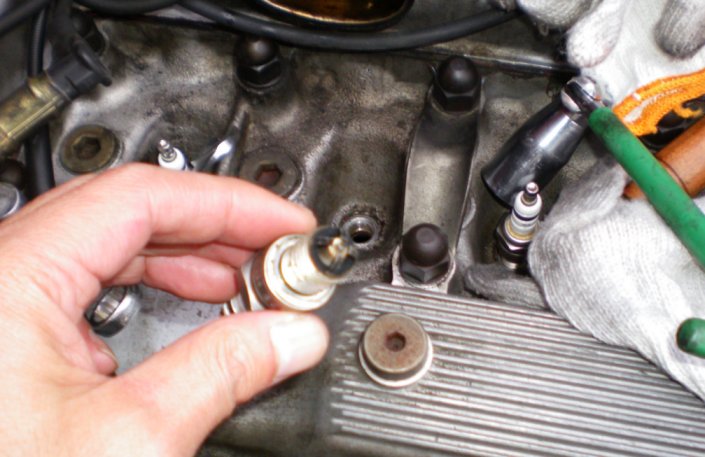 まだまだ続く赤ベロ第2章 先ずはこんなネタからねシールドビームでは暗かったのでh4交換タイプのレンズに交換してました その後hidにしたりして小糸のレンズも大活躍でもご覧の通り顔が真っ平らなんです そこで どうでしょか お目々